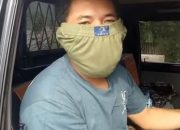 Masker Mahal, Supir Ini Pilih Gunakan Sempak Buat Halau Corona