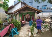 Tak Ada Hujan dan Angin, Rumah Warga di Depok Ambruk