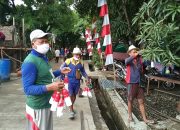 Turut Semarakkan HUT Kemerdekaan RI ke-75, Petani Mangga di Sumedang Pasang Perangkap Hama Merah Putih