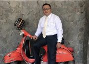 Pradi Kembalikan Fasilitas Negara, Naik Vespa Lagi Guys!