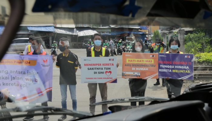 22 Kecelakaan di Pelintasan Sebidang Terjadi, Daop 1 Jakarta Sosialisasikan Disiplin Berlalu-Lintas di Pelintasan KA