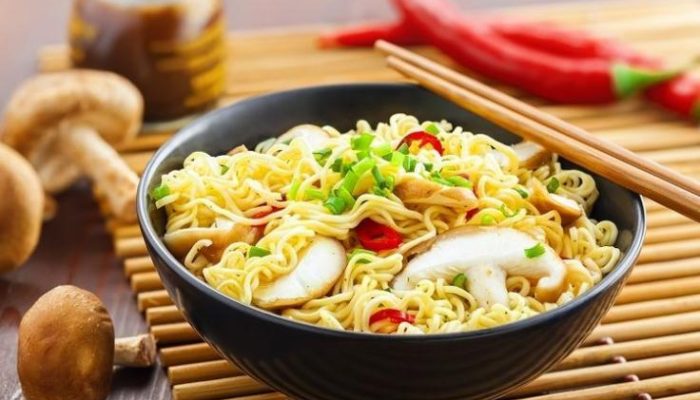 Ini Alasan Tidak Boleh Sering Makan Mi Instan