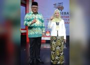 Pradi-Afifah Bawa Batik Gong Si Bolong dalam Debat Publik