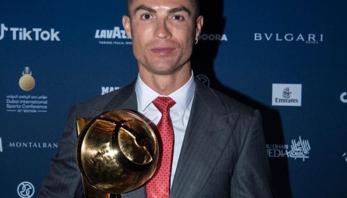 Kalahkan Messi, Christiano Ronaldo Jadi Pemain Terbaik Dunia Abad Ini