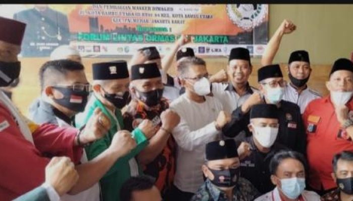 Forum Lintas Ormas Gelar Jumat Berkah Bagi Masker dan Nasi Box
