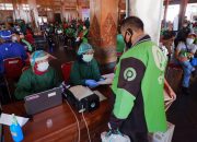 Gibran Saksikan Langsung Vaksinasi Pertama Ratusan Mitra Gojek