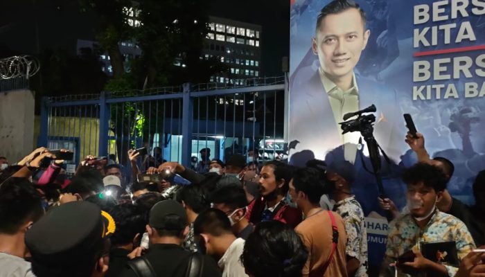 Sebut Kampusnya Dicatut, Puluhan Mahasiswa Geruduk Kantor AHY