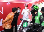 Presiden Joko Widodo Kagum Saat Lihat Proses Vaksinasi Drive Thru Go-Jek