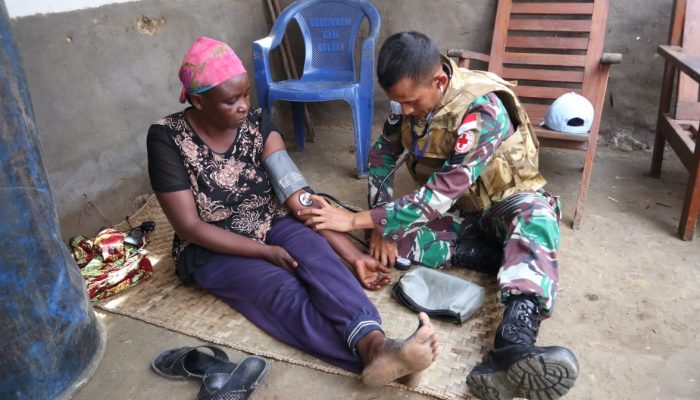 Bikin bangga, Kontingen Garuda Beri Bantuan Korban Kebakaran di Shabunda Kongo