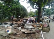 Tolak Digusur, Warga Menteng Dalam Jaksel Bermalam di Lokasi Penggusuran