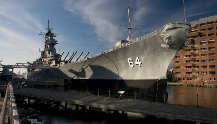 Kapal Perang AS Tembak Kapal Iran, Ada Apa?