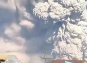 Gunung Sinabung Erupsi, Masyarakat Diminta Waspada