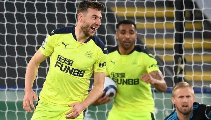 Newcastle United Pecundangi Leicester City 4-2