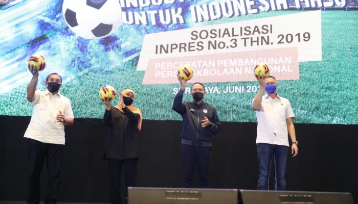 Menpora Sosialisasilan Inpres Tentang Percepatan Pembangunan Sepakbola di Surabaya
