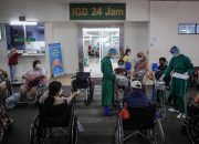 Pasien Covid-19 Tek Terbendung, IGD Pindah Ke Tempat Parkir