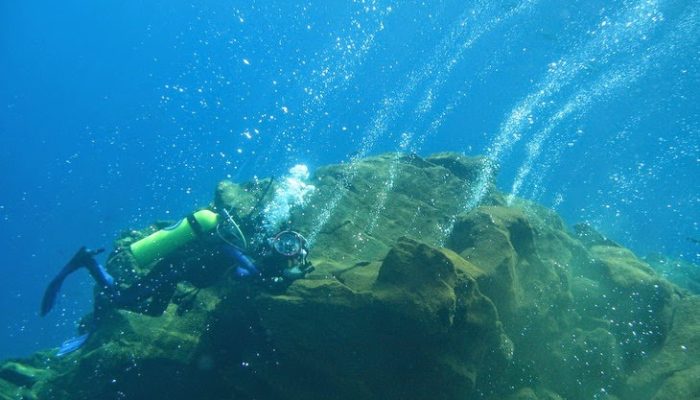Melihat Uniknya Cerobong Bawah Laut Sangihe