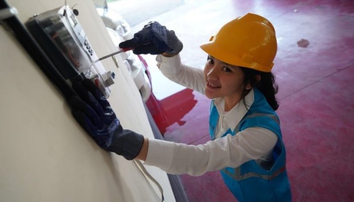 PLN Salurkan Bantuan Penyambungan Listik Rp4,3 Miliar