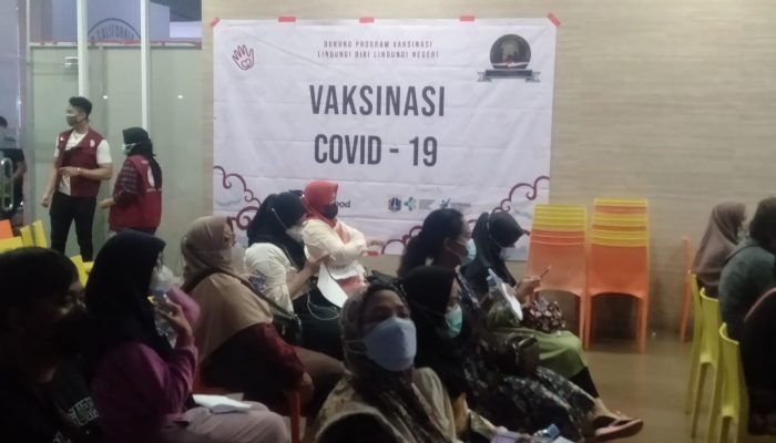Pemkot Jakpus Gelar Vaksinasi Malam Hari kolaborasi dengan Turun tangan Jakarta dan Sparta Indonesia