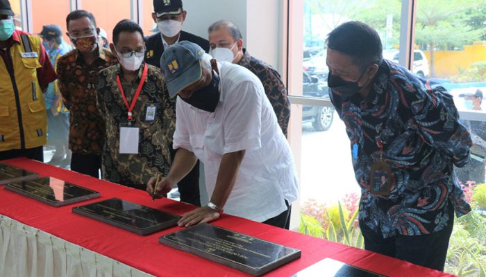 Menteri PUPR Tandatangani Prasasti Infrastruktur PON Papua