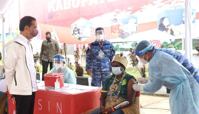 Presiden Jokowi Pastikan Vaksinasi COVID-19 dari Sabang – Merauke Merata