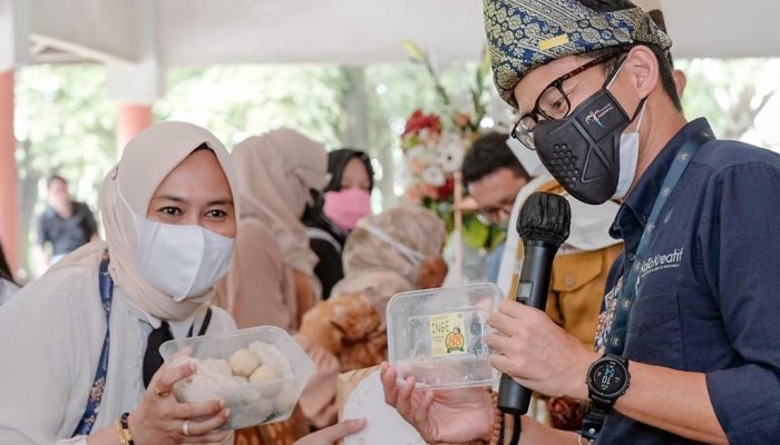 Menparekraf Dorong Produk Kuliner Pempek di Palembang untuk Go Internasional
