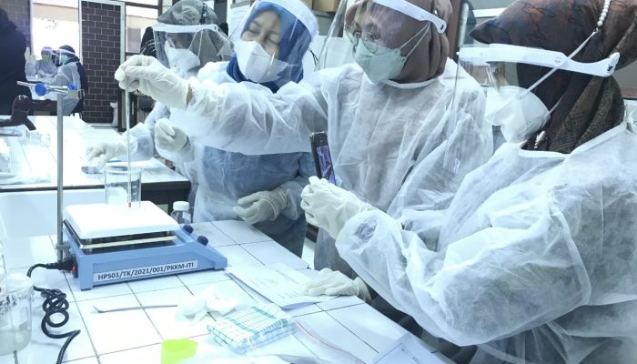 Berdayakan Ekonomi Masyarakat, Teknik Kimia ITI Gelar Pelatihan Pembuatan Natural Soap dengan Sentuhan Teknologi Ozon