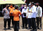 Tinjau Lokasi Terdampak Erupsi Semeru, Presiden: Relokasi Warga dari Zona Bahaya