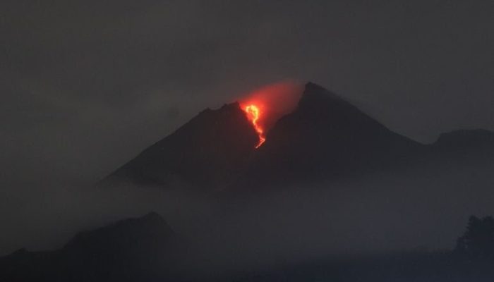 Gunung Semeru Kembali Erupsi, Saat Ini Masih Berstatus Waspada