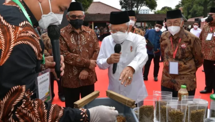 Dorong Ekonomi Masyarakat, Wapres Resmikan Bank Wakaf Mikro Pertama di Jakarta