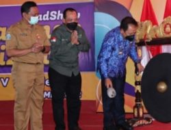 Bupati Hendy Siswanto Buka Road Show Pelayanan Perijinan Di Halaman Depan Bakorwil V Jember