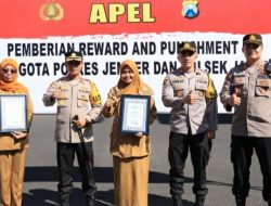 Kapolres Jember Berikan Reward Kepada Anggotanya dan Dua Dokter Srikandi Kepala Puskesmas