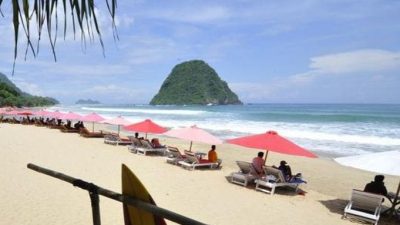 Wisata Pulau Merah Banyuwangi Alami Peningkatan Pengunjung