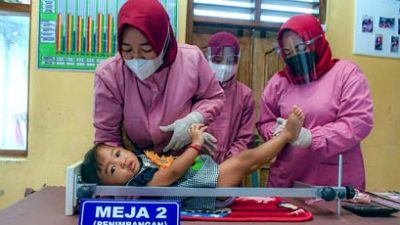 Pemerintah Reaktivasi 300 Ribu Posyandu, Tingkatkan Layanan Kesehatan Ibu dan Anak