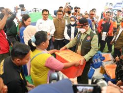 Kepala BNPB Serahkan Bantuan Logistik untuk Korban Gempa Mamuju
