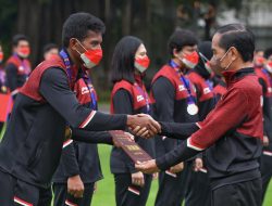 Presiden Serahkan Bonus Apresiasi bagi Atlet Indonesia di SEA Games Vietnam