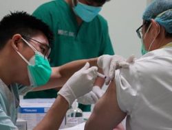 Mulai Hari Ini, Vaksinasi Covid-19 Booster ke-2 Bagi SDM Kesehatan Diberikan