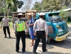 Antisipasi PMK, Polres Madiun Periksa SKKH Pengiriman Hewan Ternak