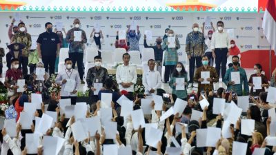 Presiden Jokowi Serahkan NIB Pelaku UMK Perseorangan