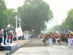 Presiden Jokowi Lepas Kirab Merah Putih