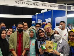 Komentar Menparekraf Saat Kunjungi Stand Pameran Kabupaten Sidrap di JCC