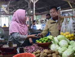 Kapolresta Sidoarjo Bersama Satgas Pangan Blusukan Ke Pasar Tradisional