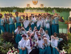 SMPN 4 Sidoarjo Gelar Gerakan Cinta Budaya Lokal, Membuat 1300 Udeng Pacul Gowang