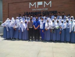 Satlantas Polrestabes Surabaya Gelar Program SIM Cak Tejo Go To School di Lapangan MPM Honda Sedati