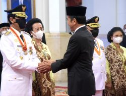 Lantik Gubernur dan Wagub DIY, Presiden: Kendalikan Harga Pangan dan Inflasi
