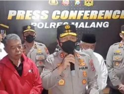 Kapolda Jatim Memberikan Alasan Polisi Menembak Gas Air Mata