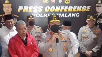 Kapolda Jatim Memberikan Alasan Polisi Menembak Gas Air Mata