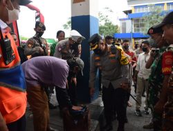 Kapolresta Sidoarjo Turun Langsung Cek Barang Bawaan di Bus Tujuan Bali