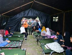 Presiden Jokowi Kunjungi Tenda Pengungsi Korban Gempa di Cianjur