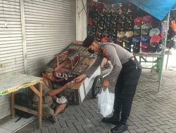 Anggota Samapta Polresta Sidoarjo, Sampaikan Himbauan Kamtibmas dan Berbagi