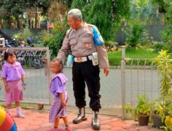 Bhabinkamtibmas Sidoarjo Sambang TK, Kenalkan Polisi Sejak Usia Dini